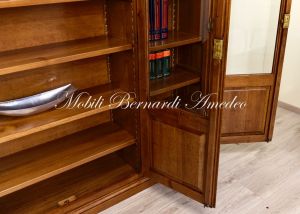 Libreria classica da studio o soggiorno in legno di noce con 3 ante